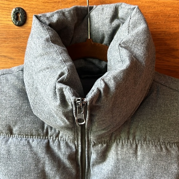 Old Navy, women’s size S, quilted puffer vest. So warm! Excellent condition! - Picture 2 of 4